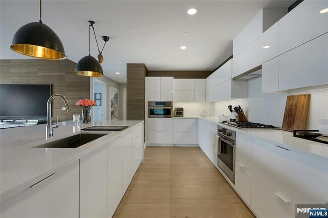 Building Photo - 9 Ave at Port Imperial