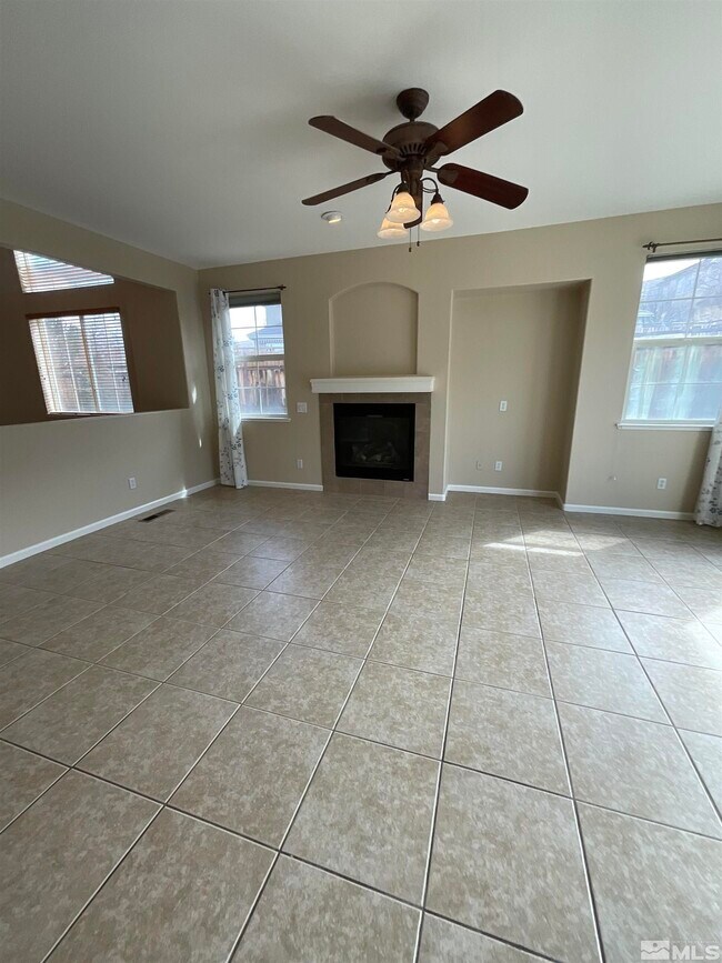 Building Photo - 2847 Falcon Ridge Dr