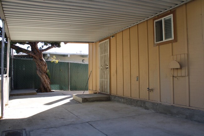 Building Photo - 527 Vaqueros Ave