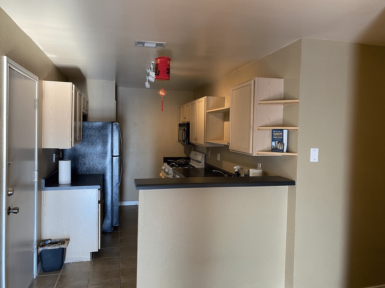 Kitchen - 11611 Fruitwood Pl