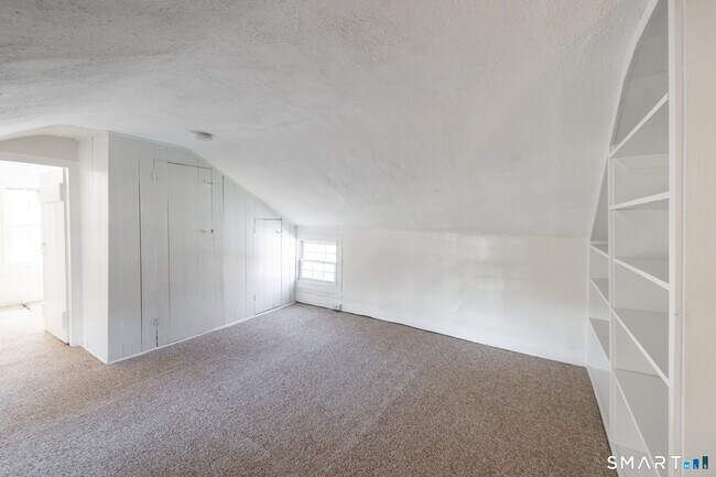 Building Photo - 1187 Mt Carmel Ave