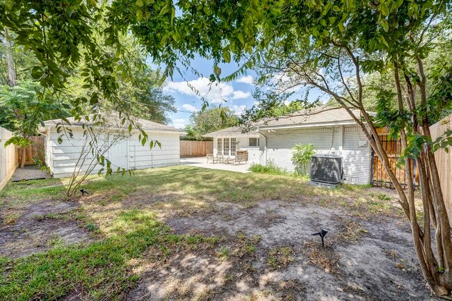 Building Photo - 3511 Broadmead Dr