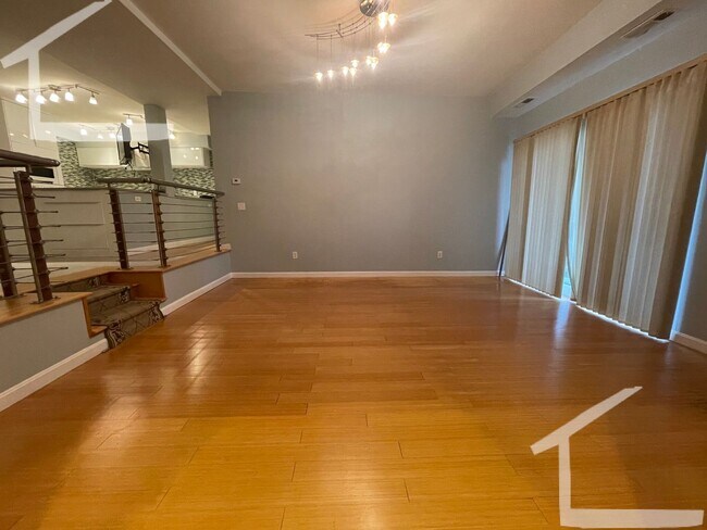 Building Photo - NEWLY RENOVATED 2 BED 2 BATH IN NEWTON!!!!!