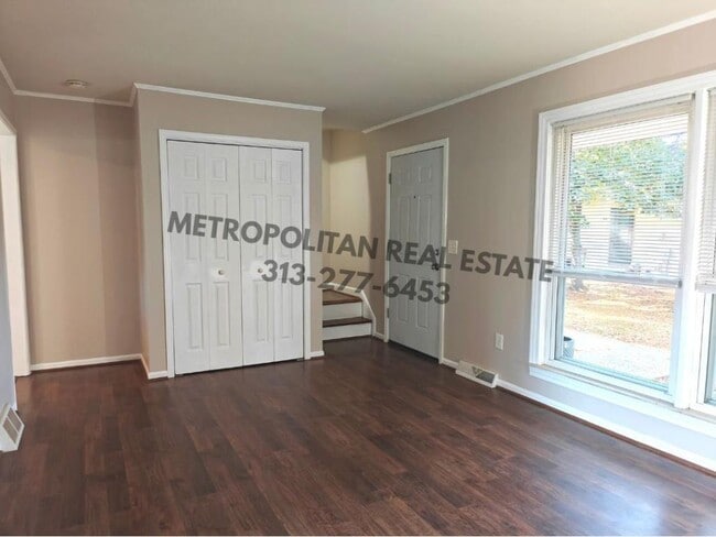 Building Photo - 474 Robbe Ave