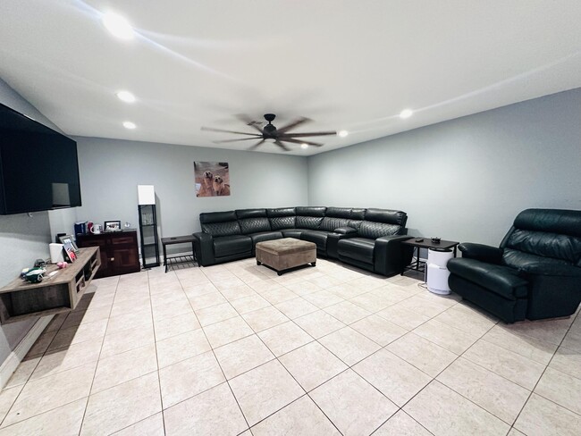 Building Photo - 4540 Mathis St