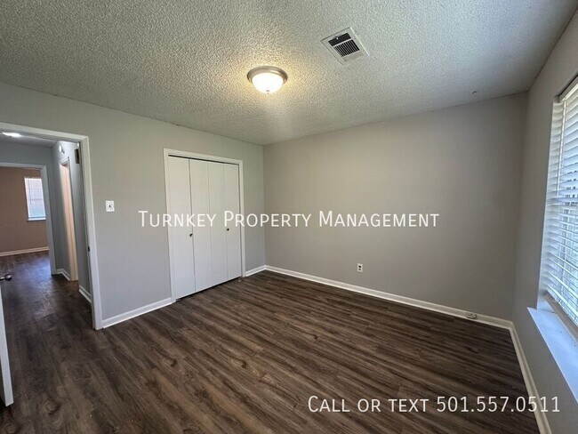 Building Photo - 2 E Laramie Dr