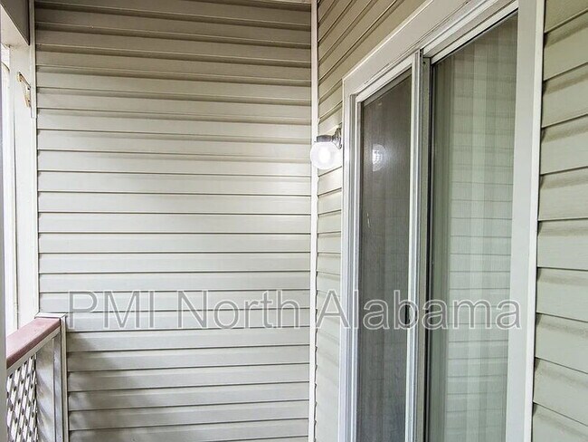 Building Photo - 1014 Stones Throw Dr NW
