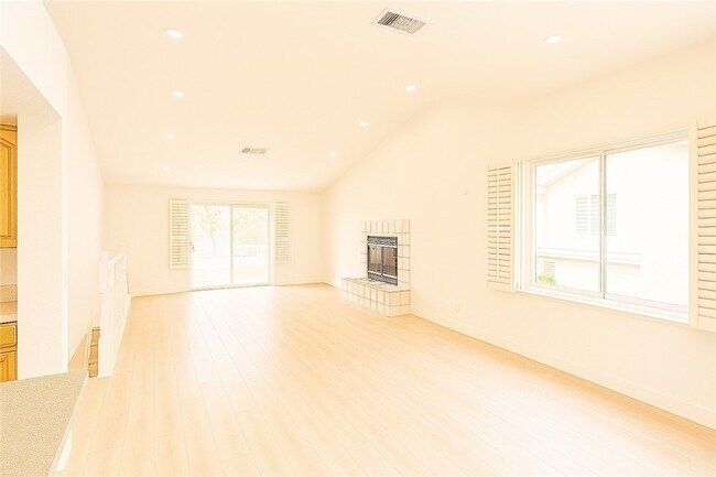 Building Photo - 68900 Lozano Ct