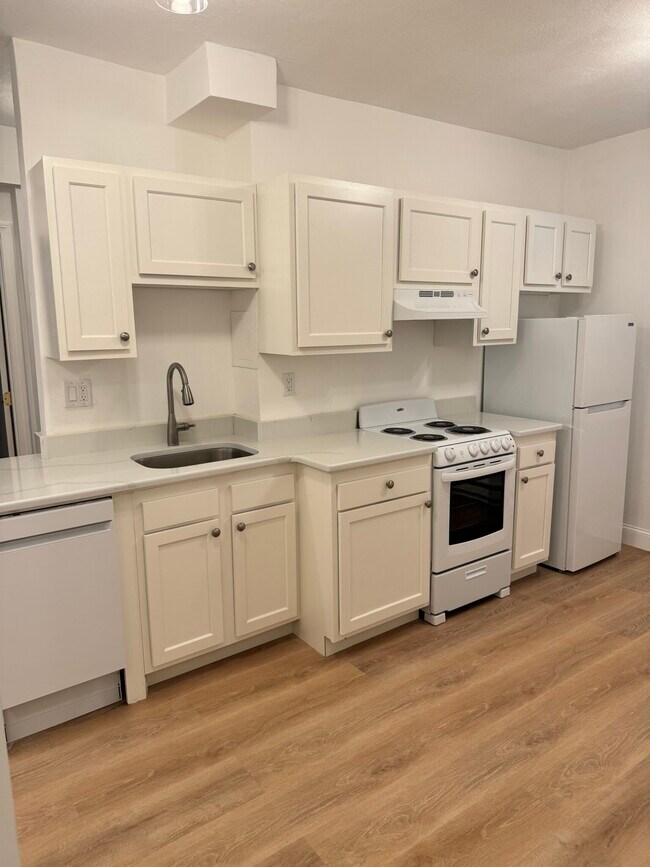 Primary Photo - 111 Norway St