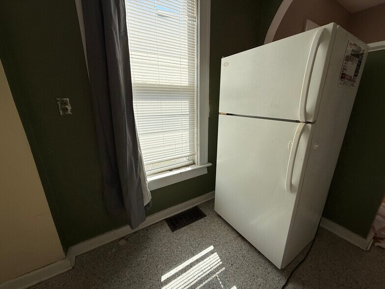 Building Photo - 417 E Orange St