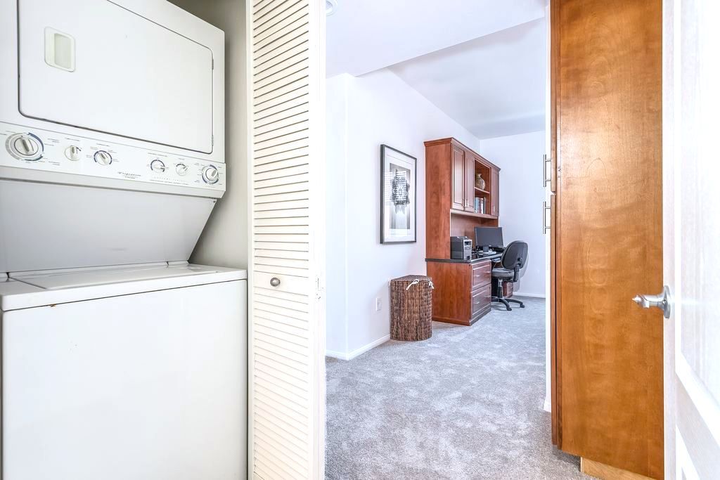 Building Photo - 4060 Glencoe Ave