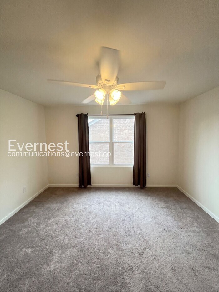 Building Photo - 806 Sunset View Dr