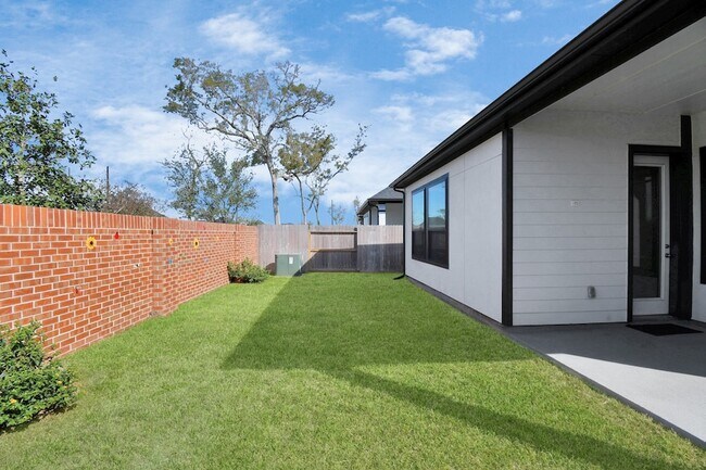 Building Photo - 1535 Park Path Dr