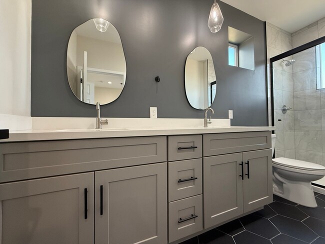 Building Photo - A614