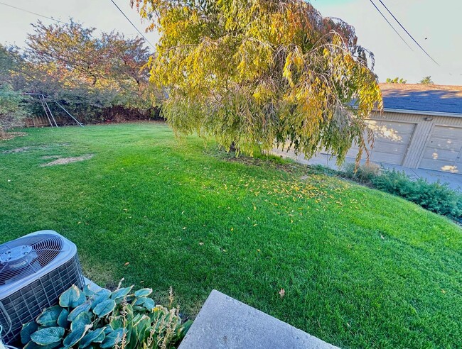 Building Photo - Remodeled 4 Bd Home with 23'x35' Heated Wo...