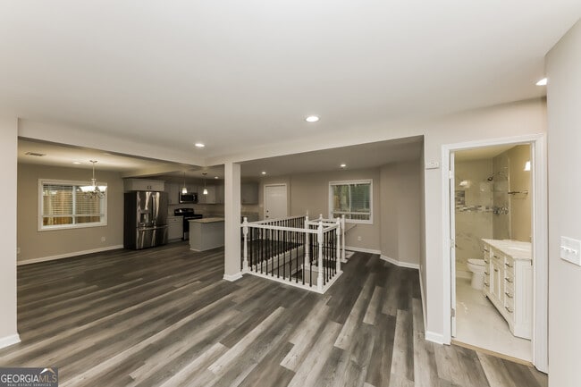 Building Photo - 3539 Meadowview Dr