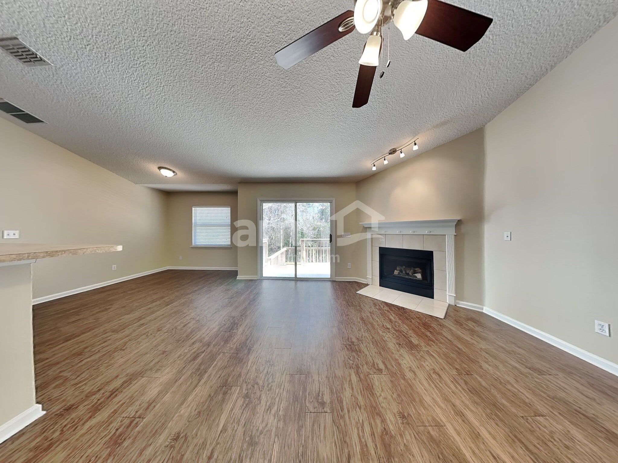 Building Photo - 1379 Samantha Cir E