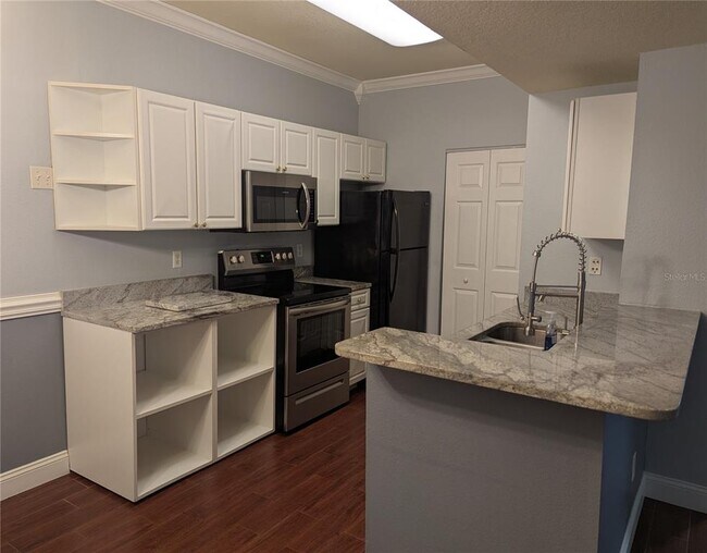 Building Photo - 14353 Fredricksburg Dr