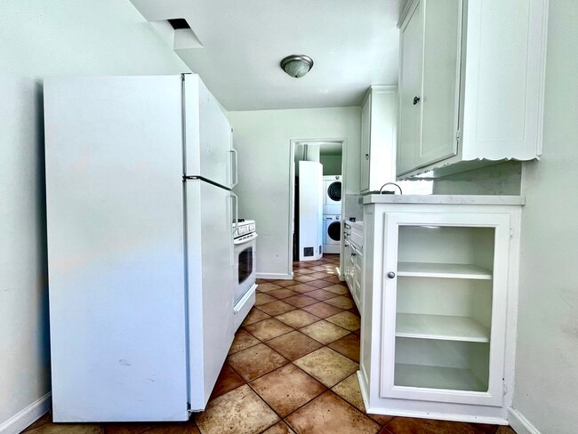 Kitchen - 2934 Rowena Ave