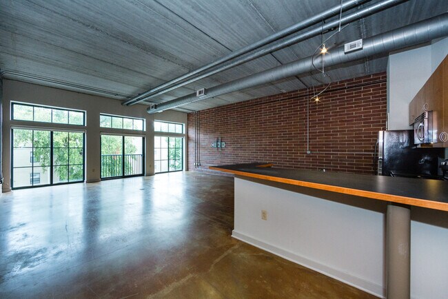 Building Photo - 626 N Graham St