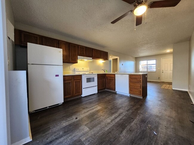 Building Photo - 2922 Straus Ln