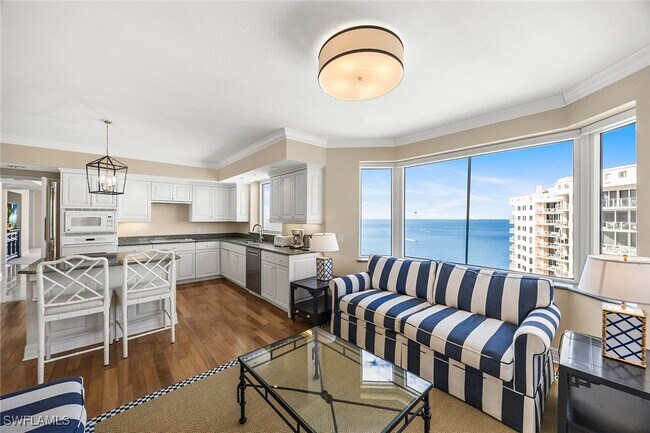 Building Photo - 8171 Bay Colony Dr