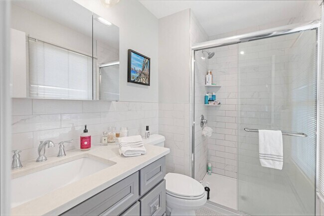 Building Photo - 20 Underhill Dr