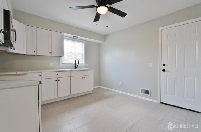 Building Photo - 516 Hamilton Blvd