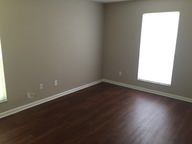 Guest Room (View 1) - 7423 Colony Cove Ln