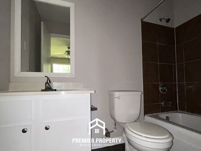 Building Photo - Charming 3BR/2BA Horn Lake Home | Hardwood Floors, 2-Car Garage & Fenced Yard