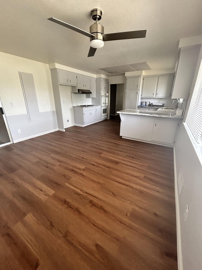 Building Photo - 7312 S Land Park Dr