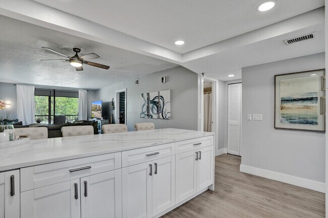 Building Photo - 2400 Deer Creek Country Club Blvd