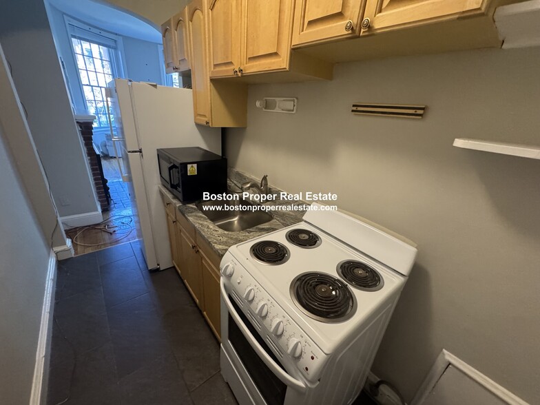 Building Photo - 456 Beacon St