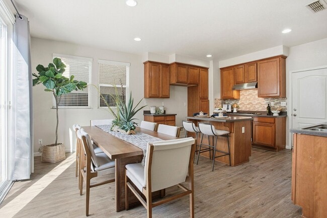 Building Photo - SPACIOUS & CLEAN 2 STORY, 4 BEDROOM, 2.5 BATH IN NATOMAS