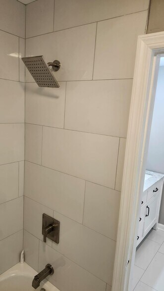 Building Photo - 17 Union Ave