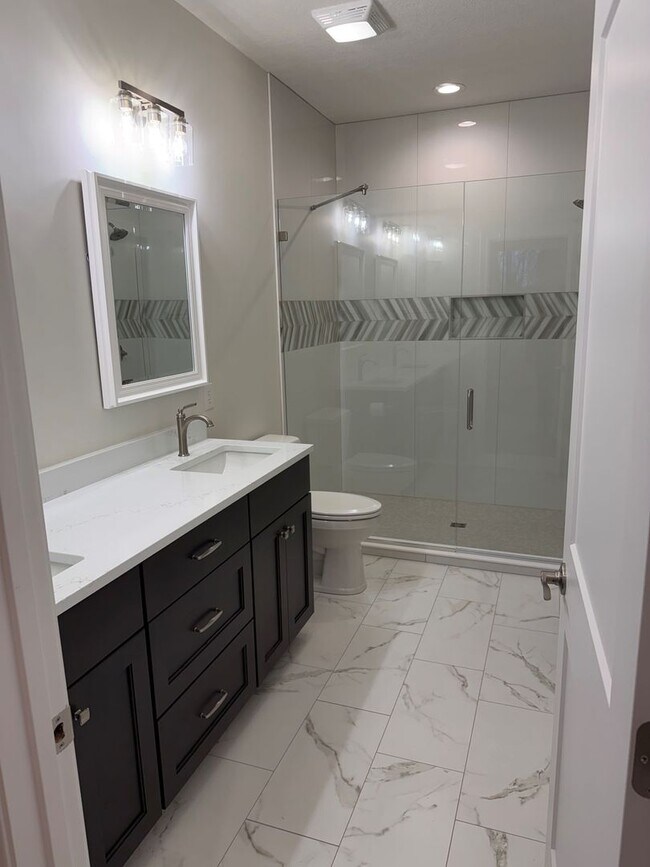 Building Photo - Available Nov 21st, 2025!!