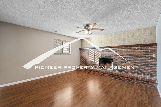 Building Photo - Spacious Split-Level Home in D20 with Mountain Views, 2 Car Garage, Fenced Yard and AC!