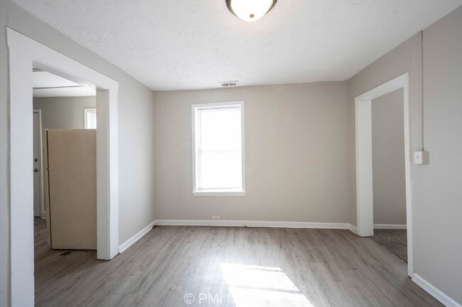 Building Photo - 1 Bedroom 1 bath