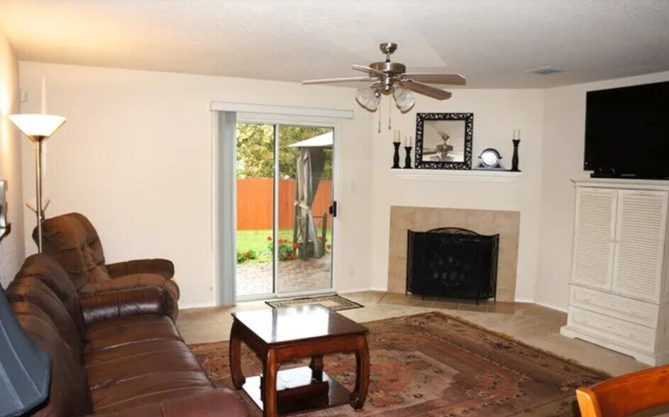 Building Photo - 26703 Redstone Hl