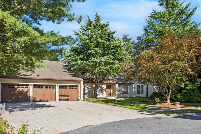 Primary Photo - 2 Woodstock Dr