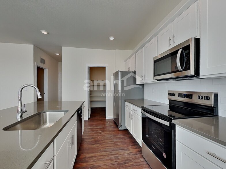 Building Photo - 11677 Logans Rdg Dr