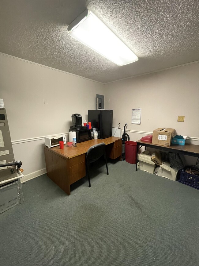 Building Photo - 105 W Main St