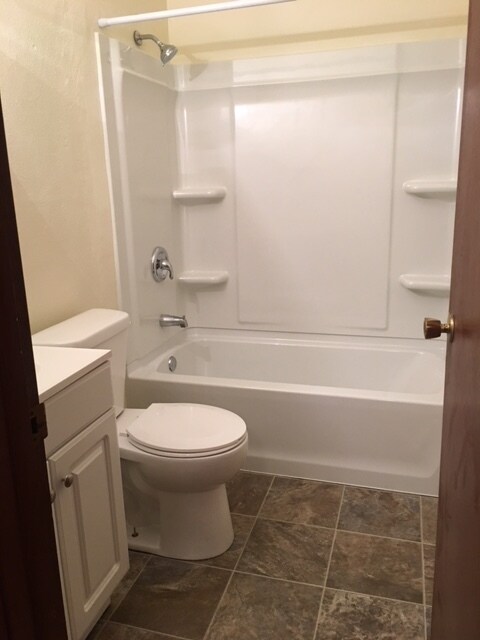 Remodled Bathroom - 134 Flintridge Dr