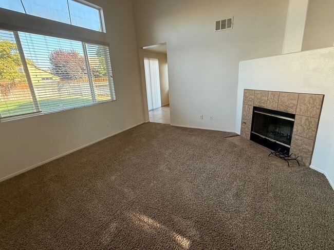 Building Photo - Brentwood Community- Centrally Located- 3 ...