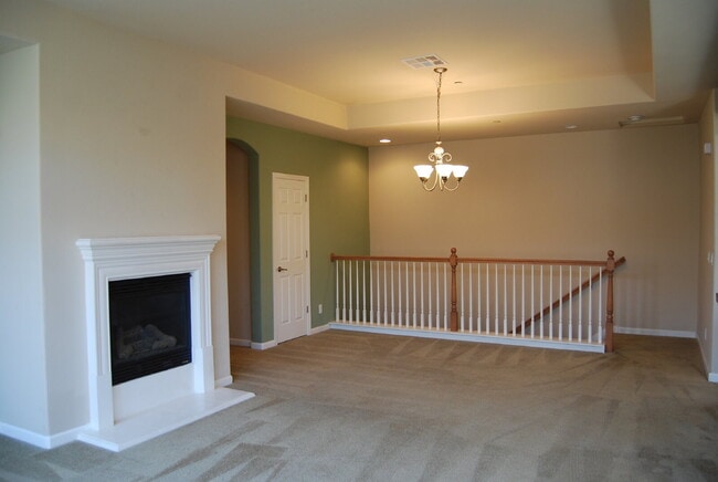 Building Photo - 2 Bedroom, 2 Bathroom Townhome in Damonte Ranch