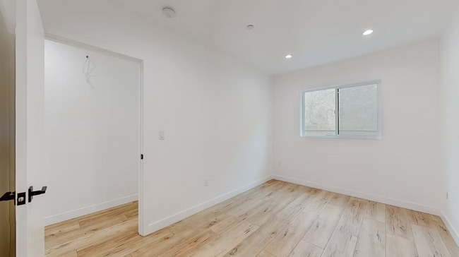 Building Photo - 6807 Gloria Ave