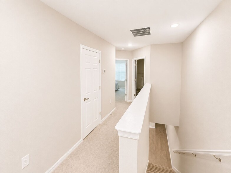 Building Photo - 5626 Tripoli Dr