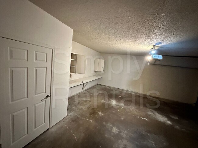 Building Photo - 7 Timberside Dr