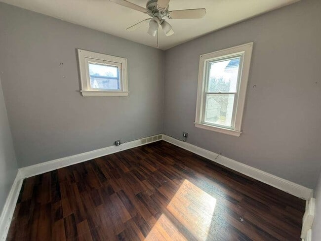 Building Photo - 4913 E 85th St