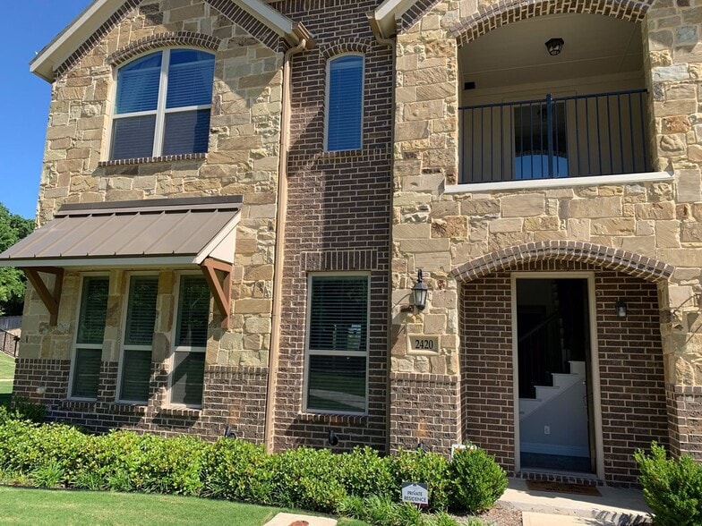 Building Photo - 2420 Holland Grove